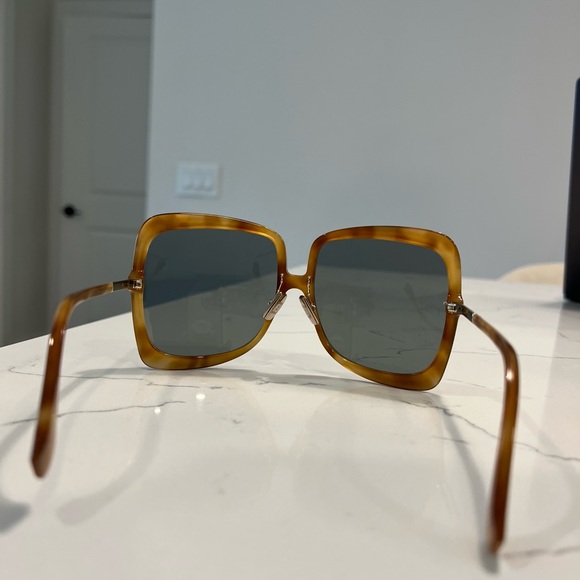 Fendi Oversize Brown tortoise color sunglasses - Picture 5 of 6